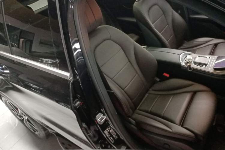 Used Mercedes-Benz GLC 2022 Second Facelift GLC 260 L 4MATIC Luxury Edition Right Front Seat