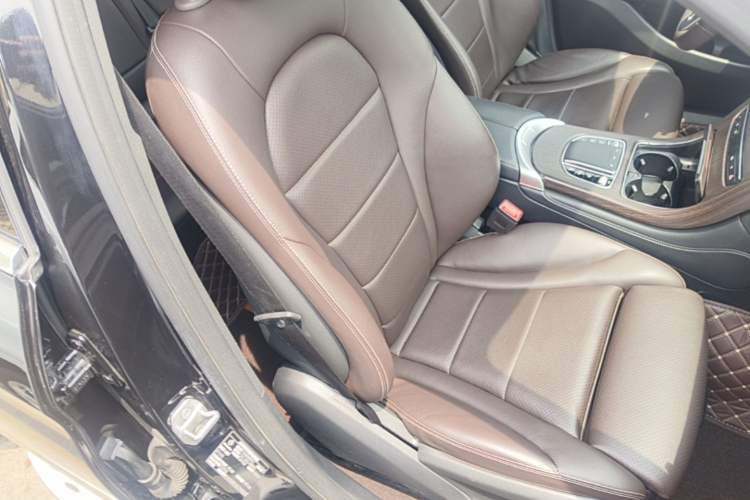 Used Mercedes-Benz GLC 2022 Second Facelift GLC 260 L 4MATIC Dynamic Edition Right Front Seat