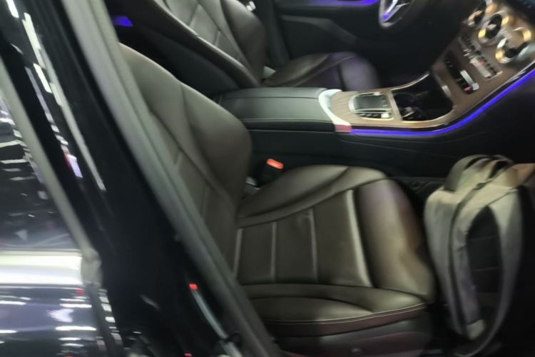 Used Mercedes-Benz GLC 2022 Second Facelift GLC 260 L 4MATIC Luxury Edition Right Front Seat