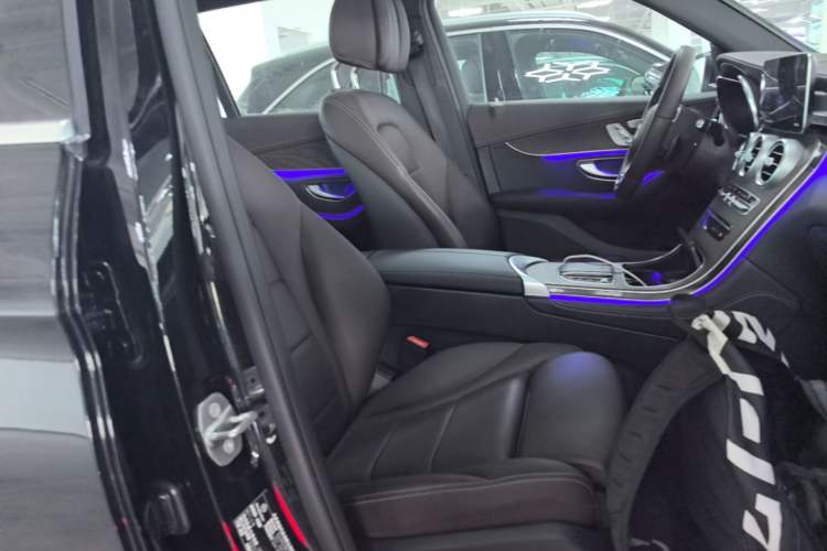 Used Mercedes-Benz GLC 2022 Facelift GLC 260 L 4MATIC Luxury Edition Right Front Seat