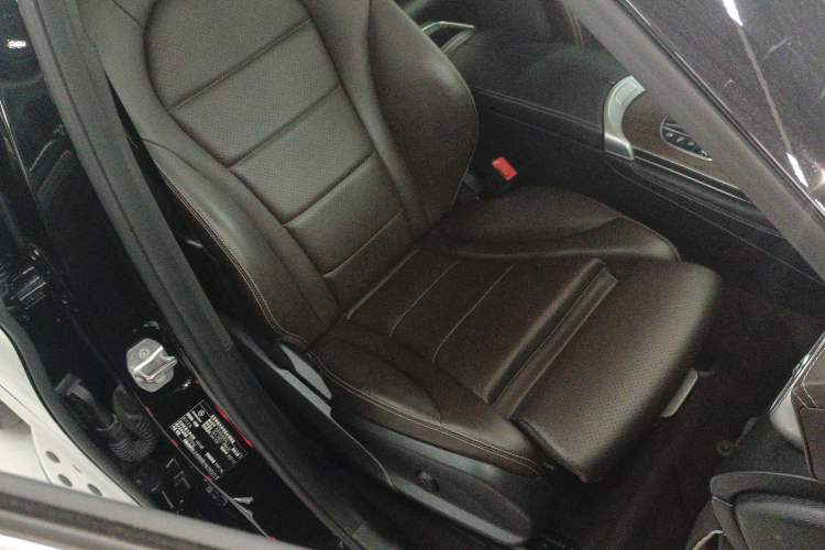Used Mercedes-Benz GLC 2022 Facelift GLC 260 L 4MATIC Luxury Edition Right Front Seat