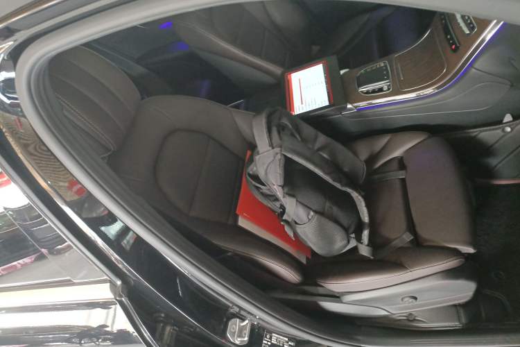 Used Mercedes-Benz GLC 2022 Second Facelift GLC 260 L 4MATIC Luxury Edition Right Front Seat