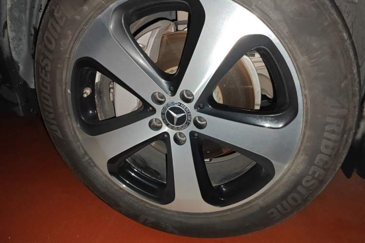 Used Mercedes-Benz GLC 2022 Facelifted GLC 260 L 4MATIC Dynamic Edition Right Front Wheel Hub