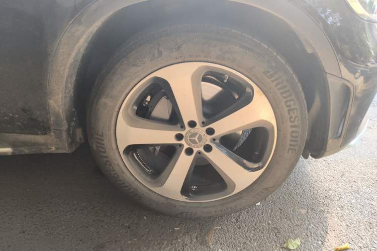 Used Mercedes-Benz GLC 2022 Facelifted GLC 260 L 4MATIC Dynamic Edition Right Front Wheel Hub
