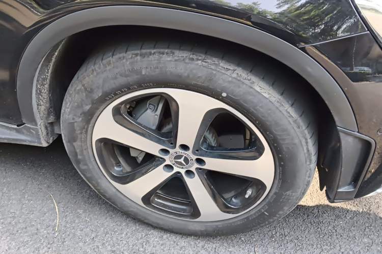 Used Mercedes-Benz GLC 2022 Facelifted GLC 260 L 4MATIC Dynamic Edition Right Front Wheel Hub