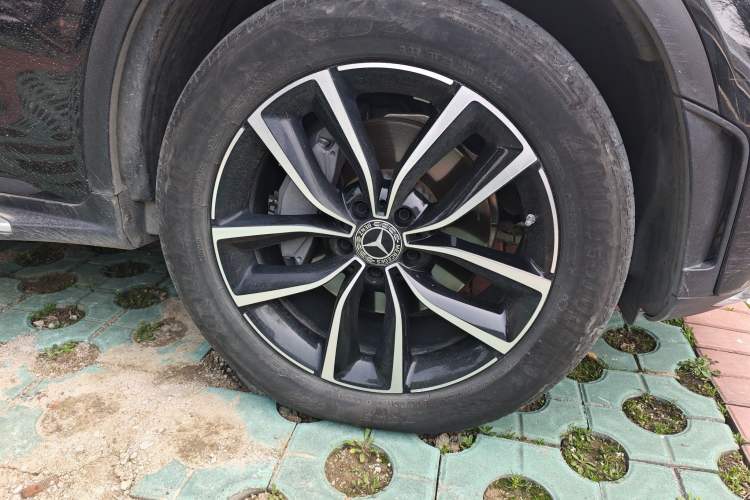 Used Mercedes-Benz GLC 2022 Second Facelift GLC 260 L 4MATIC Luxury Edition Right Front Wheel Hub