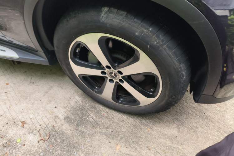 Used Mercedes-Benz GLC 2022 Second Facelift GLC 260 L 4MATIC Dynamic Edition Right Front Wheel Hub