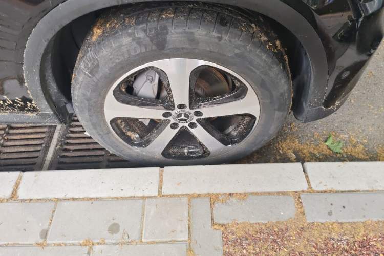 Used Mercedes-Benz GLC 2022 Second Facelift GLC 260 L 4MATIC Dynamic Edition Right Front Wheel Hub
