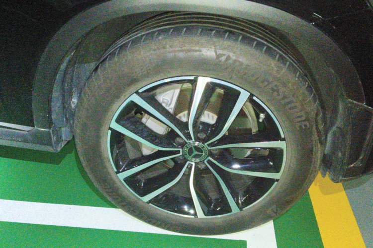 Used Mercedes-Benz GLC 2022 Second Facelift GLC 260 L 4MATIC Luxury Edition Right Front Wheel Hub