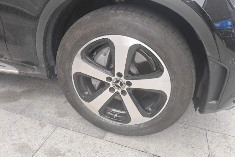 Used Mercedes-Benz GLC 2022 Facelifted GLC 260 L 4MATIC Dynamic Edition Right Front Wheel Hub