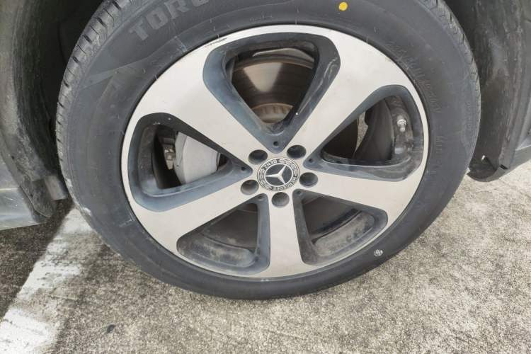 Used Mercedes-Benz GLC 2022 Facelifted GLC 260 L 4MATIC Dynamic Edition Right Front Wheel Hub