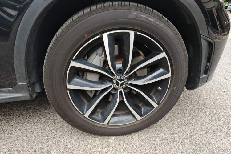Used Mercedes-Benz GLC 2022 Second Facelift GLC 260 L 4MATIC Luxury Edition Right Front Wheel Hub