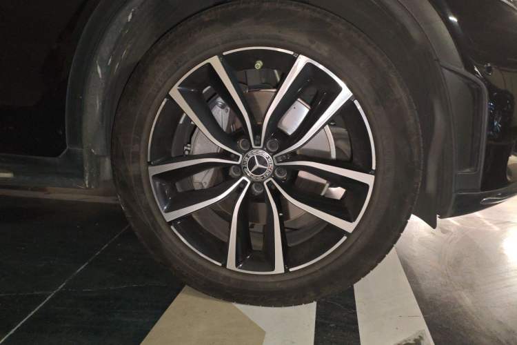 Used Mercedes-Benz GLC 2022 Refreshed GLC 300 L 4MATIC Dynamic Edition Right Front Wheel Hub
