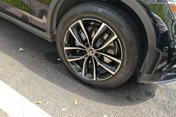 Used Mercedes-Benz GLC 2022 Facelift GLC 260 L 4MATIC Luxury Edition Right Front Wheel Hub