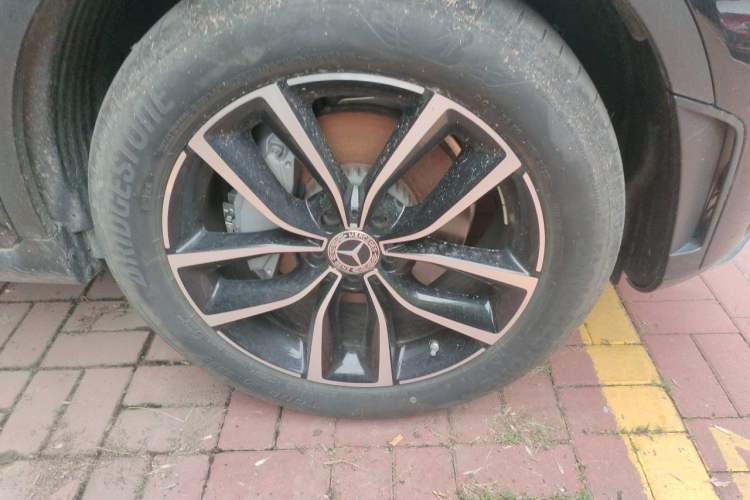 Used Mercedes-Benz GLC 2022 Second Facelift GLC 260 L 4MATIC Luxury Edition Right Front Wheel Hub