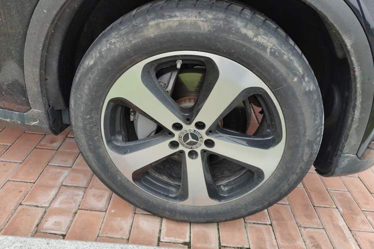 Used Mercedes-Benz GLC 2022 Second Facelift GLC 260 L 4MATIC Dynamic Edition Right Front Wheel Hub