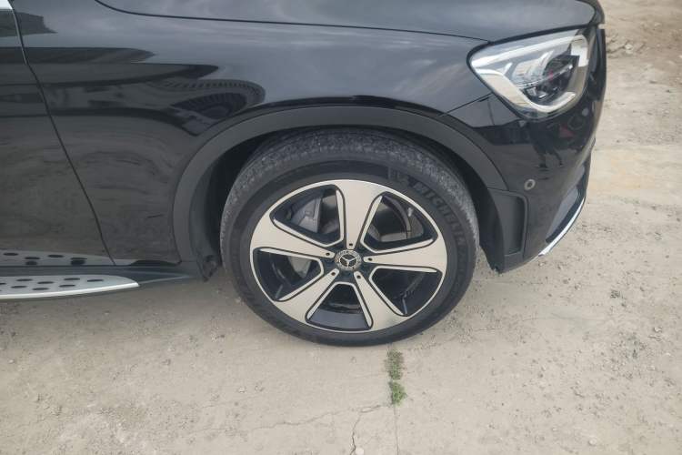 Used Mercedes-Benz GLC 2022 Second Facelift GLC 300 L 4MATIC Luxury Edition Right Front Wheel Hub