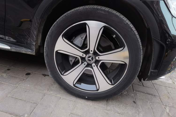 Used Mercedes-Benz GLC 2022 GLC 300 L 4MATIC Dynamic Edition Prestige Model Right Front Wheel Hub