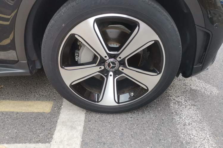 Used Mercedes-Benz GLC 2022 Second Facelift GLC 300 L 4MATIC Luxury Edition Right Front Wheel Hub