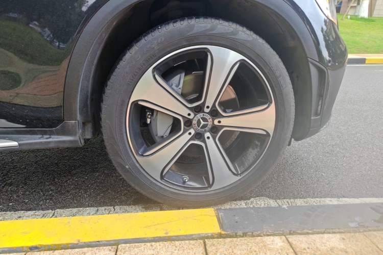 Used Mercedes-Benz GLC 2022 Second Facelift GLC 300 L 4MATIC Luxury Edition Right Front Wheel Hub