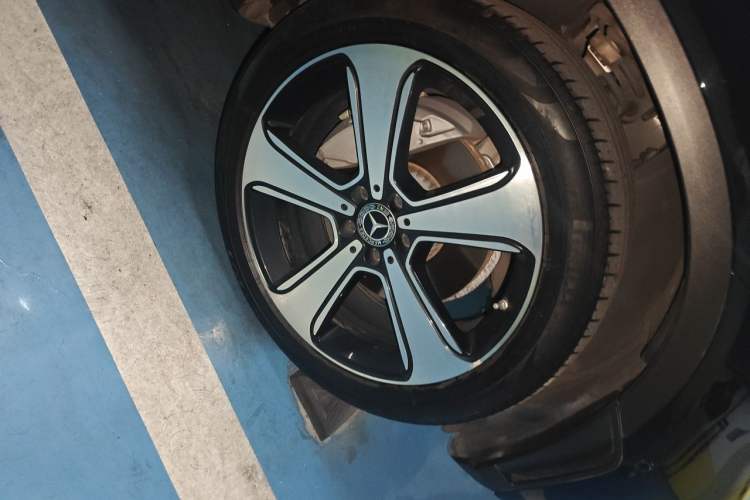 Used Mercedes-Benz GLC 2022 GLC 300 L 4MATIC Dynamic Edition Prestige Model Right Front Wheel Hub