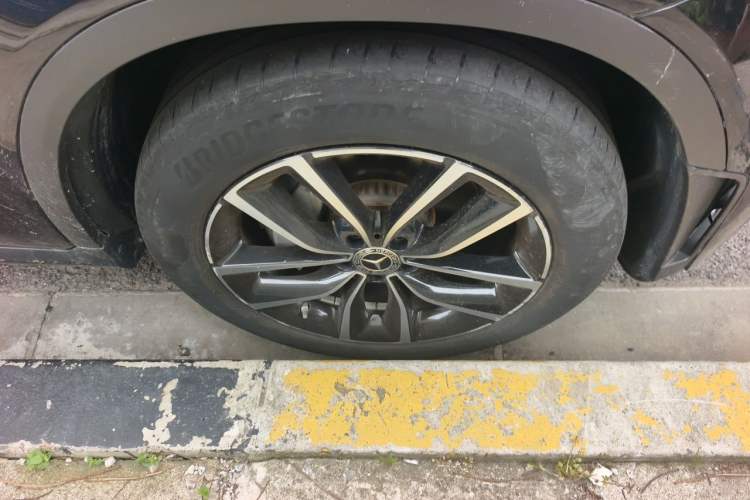 Used Mercedes-Benz GLC 2022 Second Facelift GLC 260 L 4MATIC Luxury Edition Right Front Wheel Hub