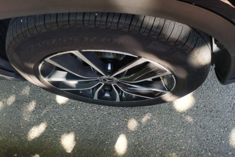 Used Mercedes-Benz GLC 2022 Second Facelift GLC 260 L 4MATIC Luxury Edition Right Front Wheel Hub