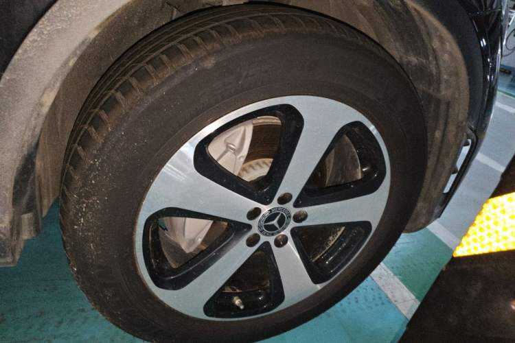 Used Mercedes-Benz GLC 2022 Facelifted GLC 260 L 4MATIC Dynamic Edition Right Front Wheel Hub