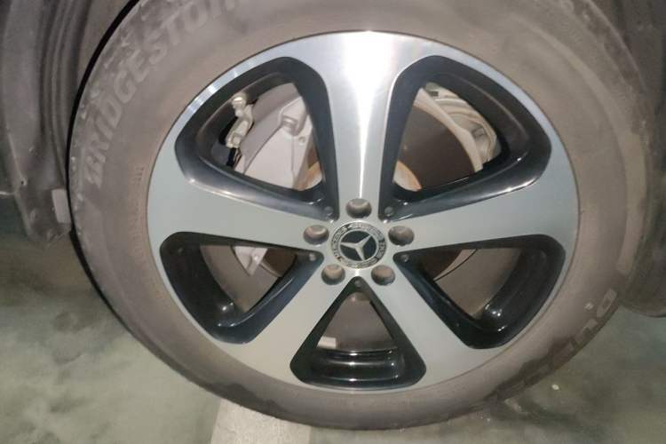 Used Mercedes-Benz GLC 2022 Second Facelift GLC 260 L 4MATIC Dynamic Edition Right Front Wheel Hub