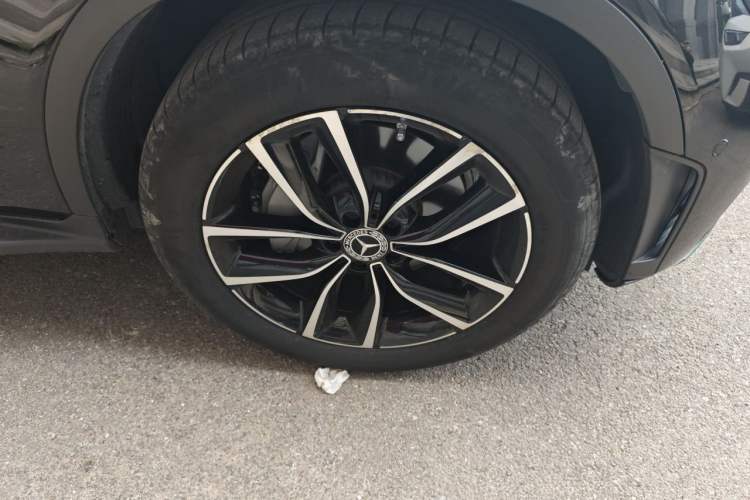 Used Mercedes-Benz GLC 2022 Facelift GLC 260 L 4MATIC Luxury Edition Right Front Wheel Hub