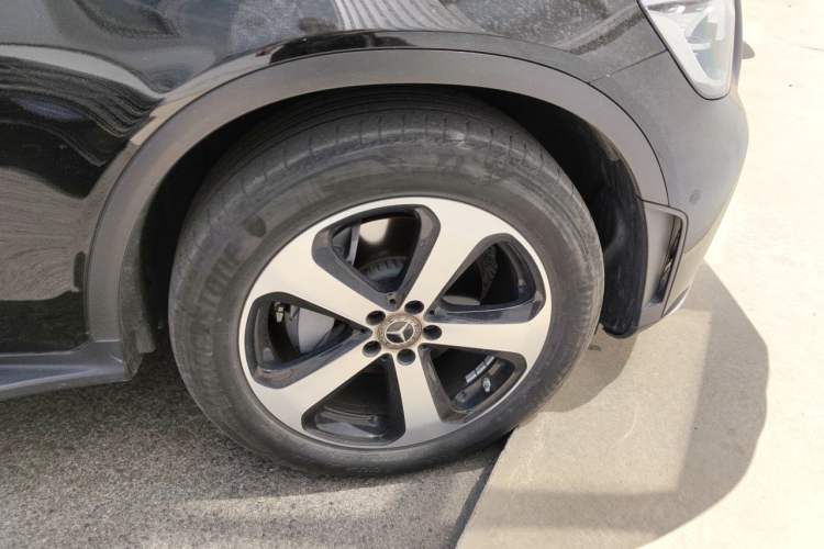Used Mercedes-Benz GLC 2022 Facelifted GLC 260 L 4MATIC Dynamic Edition Right Front Wheel Hub
