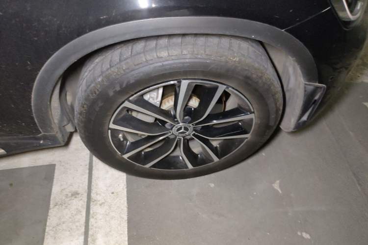Used Mercedes-Benz GLC 2022 Second Facelift GLC 260 L 4MATIC Luxury Edition Right Front Wheel Hub