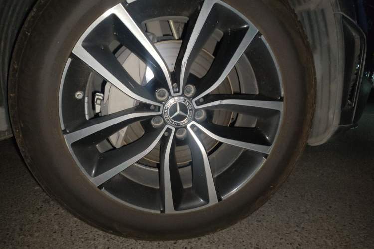 Used Mercedes-Benz GLC 2022 Second Facelift GLC 260 L 4MATIC Luxury Edition Right Front Wheel Hub