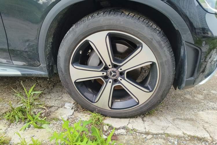 Used Mercedes-Benz GLC 2022 Facelifted GLC 300 L 4MATIC Luxury Edition Right Front Wheel Hub
