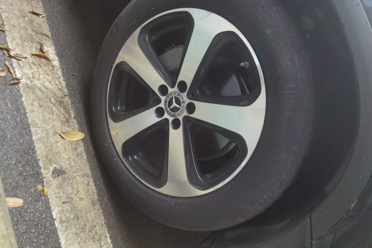 Used Mercedes-Benz GLC 2022 Facelifted GLC 260 L 4MATIC Dynamic Edition Right Front Wheel Hub