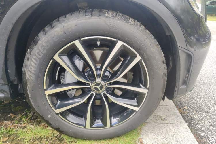 Used Mercedes-Benz GLC 2022 Facelift GLC 260 L 4MATIC Luxury Edition Right Front Wheel Hub