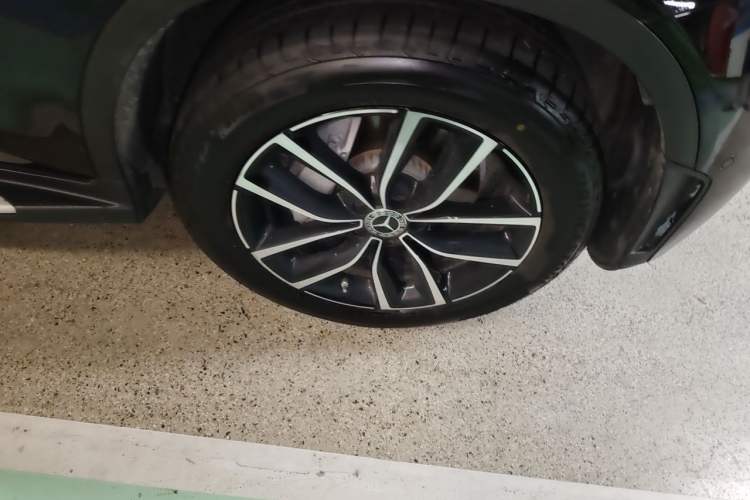 Used Mercedes-Benz GLC 2022 Second Facelift GLC 260 L 4MATIC Luxury Edition Right Front Wheel Hub