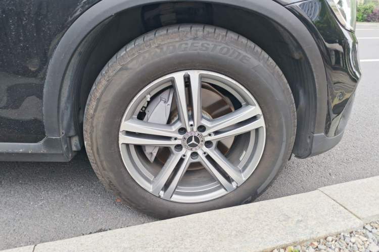 Used Mercedes-Benz GLC 2022 Second Facelift GLC 260 L 4MATIC Dynamic Edition Right Front Wheel Hub