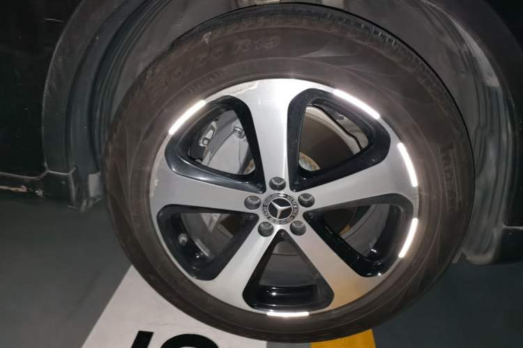 Used Mercedes-Benz GLC 2022 Second Facelift GLC 260 L 4MATIC Dynamic Edition Right Front Wheel Hub