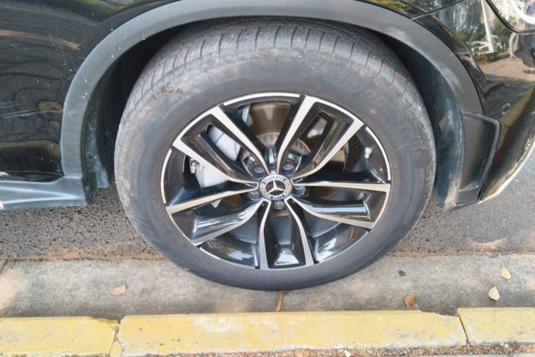 Used Mercedes-Benz GLC 2022 Facelift GLC 300 L 4MATIC Luxury Edition Right Front Wheel Hub