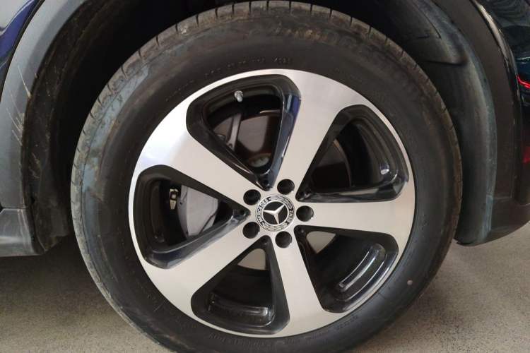 Used Mercedes-Benz GLC 2022 Refreshed GLC 260 L 4MATIC Dynamic Edition Right Front Wheel Hub
