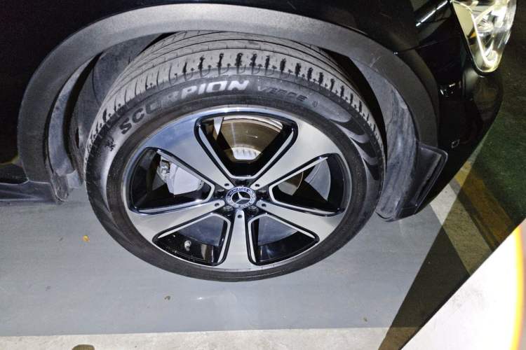 Used Mercedes-Benz GLC 2022 GLC 300 L 4MATIC Dynamic Edition Prestige Model Right Front Wheel Hub