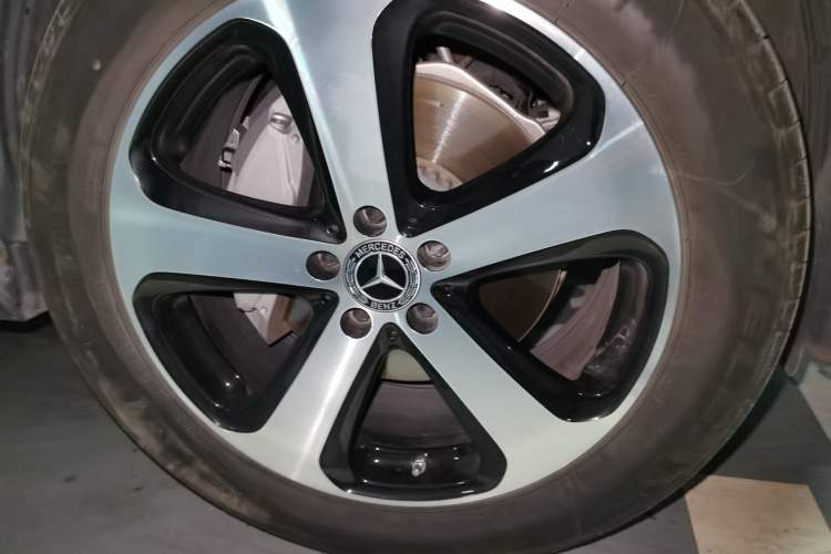 Used Mercedes-Benz GLC 2022 Refreshed GLC 260 L 4MATIC Dynamic Edition Right Front Wheel Hub