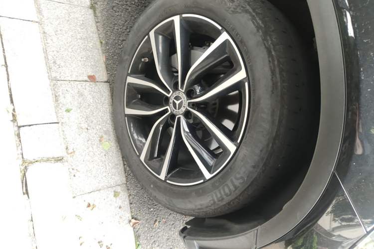 Used Mercedes-Benz GLC 2022 Second Facelift GLC 260 L 4MATIC Luxury Edition Right Front Wheel Hub