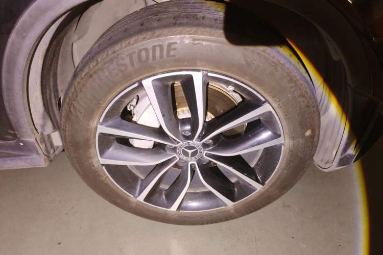 Used Mercedes-Benz GLC 2022 Second Facelift GLC 260 L 4MATIC Luxury Edition Right Front Wheel Hub