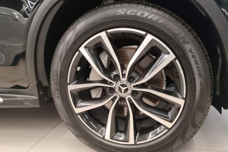 Used Mercedes-Benz GLC 2022 Refreshed GLC 260 L 4MATIC Dynamic Edition Right Front Wheel Hub