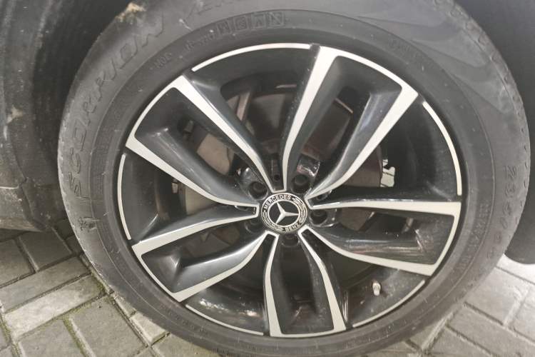Used Mercedes-Benz GLC 2022 Facelift GLC 260 L 4MATIC Luxury Edition Right Front Wheel Hub