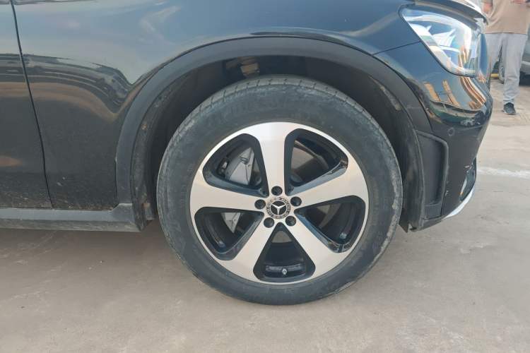Used Mercedes-Benz GLC 2022 Facelifted GLC 260 L 4MATIC Dynamic Edition Right Front Wheel Hub