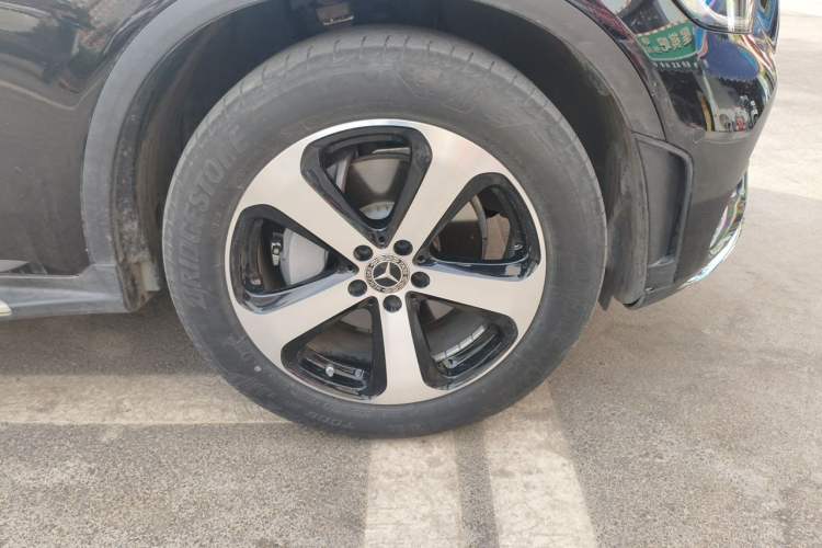 Used Mercedes-Benz GLC 2022 Facelifted GLC 260 L 4MATIC Dynamic Edition Right Front Wheel Hub