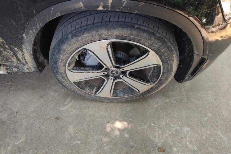 Used Mercedes-Benz GLC 2022 Facelifted GLC 300 L 4MATIC Luxury Edition Right Front Wheel Hub